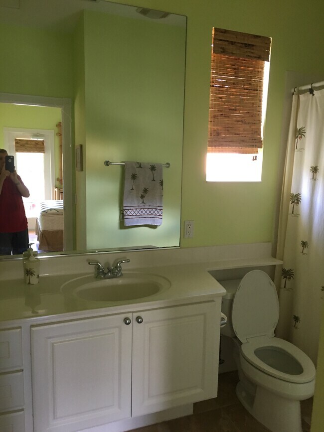 Building Photo - 211 Caravelle Dr