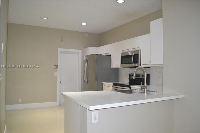 Building Photo - 1935 Madeira Dr