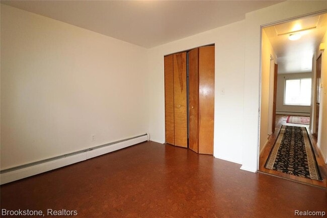 Building Photo - 2 Glendale Dr