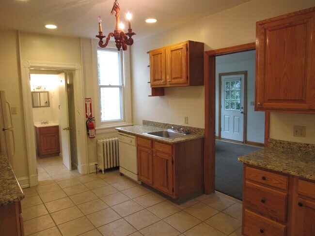Building Photo - 480 Quigley Ave