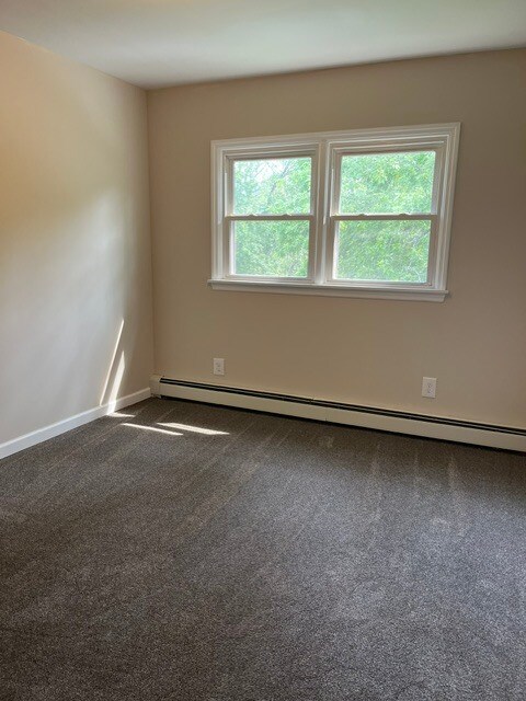 Bed - 88 Scott Rd