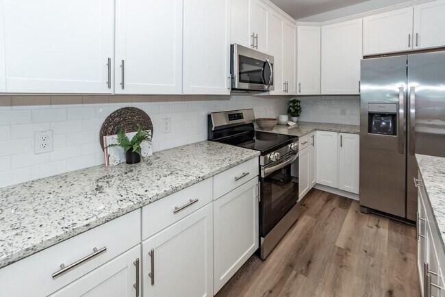 Building Photo - 3 Bedroom, 2.5 Bathroom Townhome in Twin Rivers - Wando