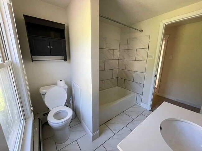 Building Photo - 2 bedroom 1 bathroom