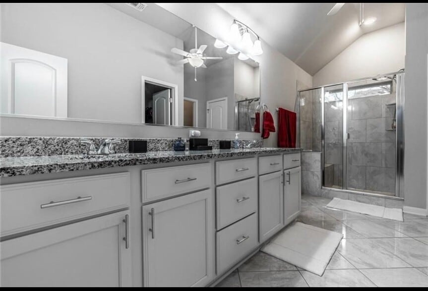 Building Photo - 8219 Quiet Hollow Dr