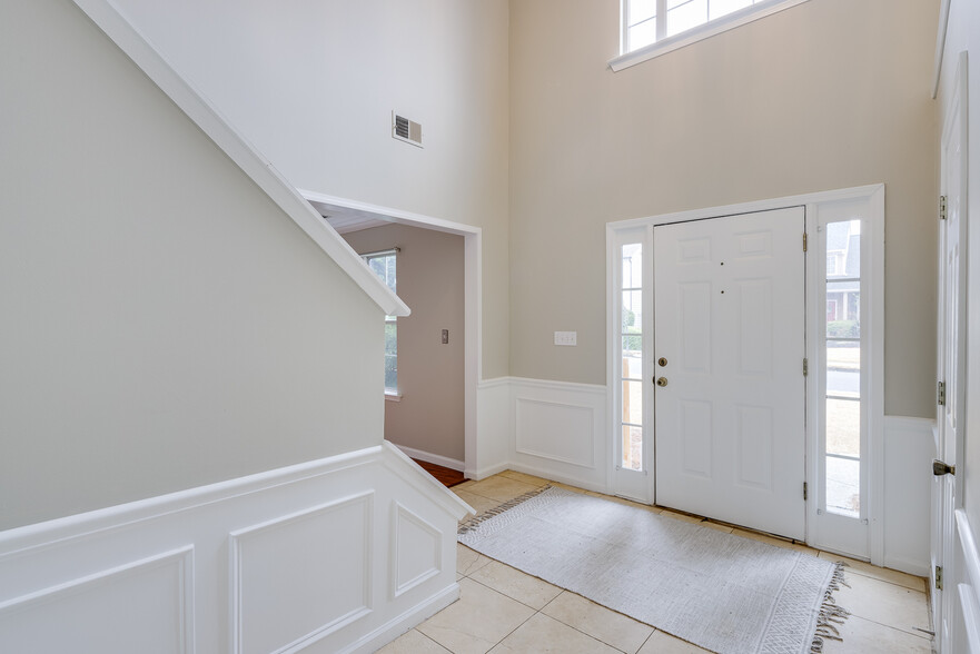 Building Photo - 13005 Crabapple Lake Dr