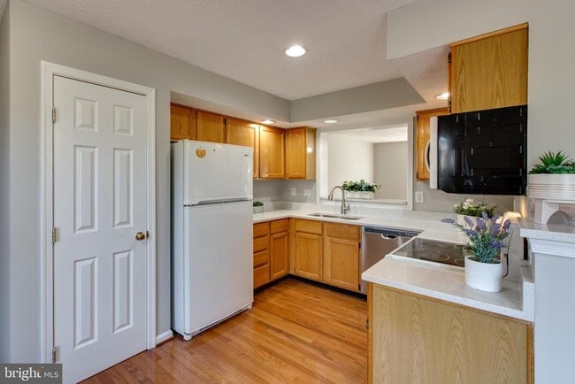 Building Photo - 7943 Brightmeadow Ct