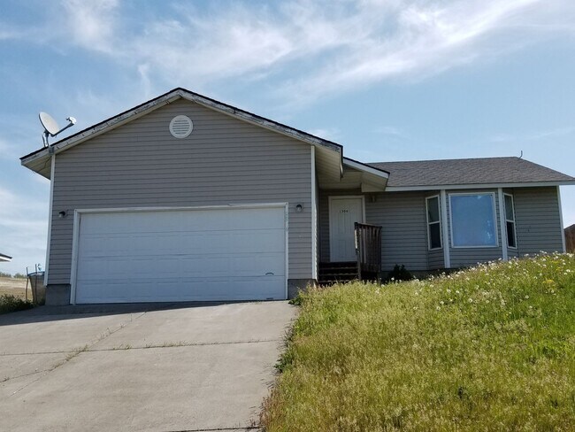 Building Photo - Charming 3-Bedroom Home in Quiet Cul-de-Sac with Valley Views!