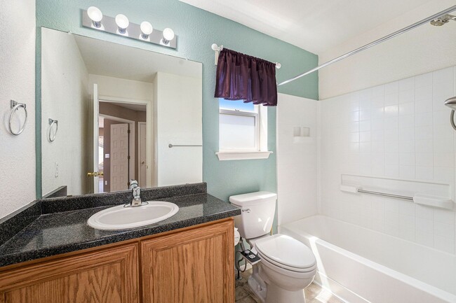 Building Photo - Exceptionally Maintained 2-Story Home in G...
