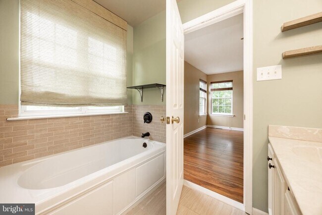 Building Photo - 2717 Fynamore Ln