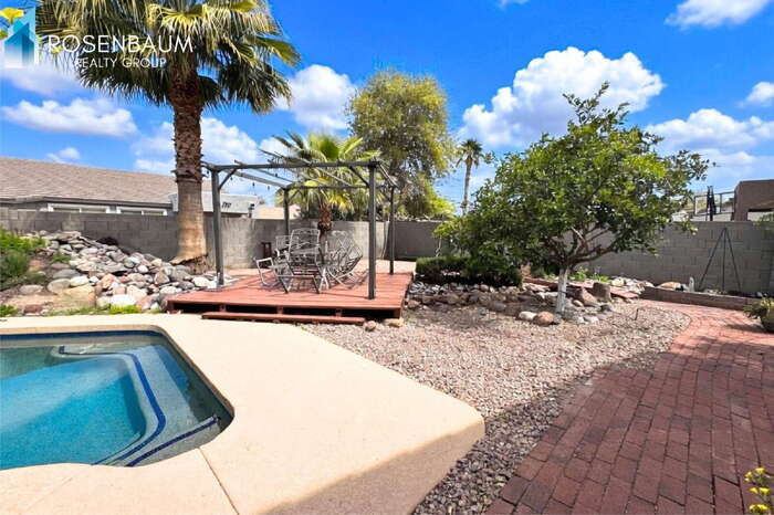 Building Photo - 2030 W Carson Rd