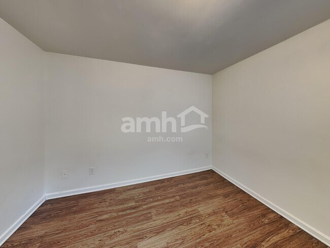 Building Photo - 383 Vine Mountain Way