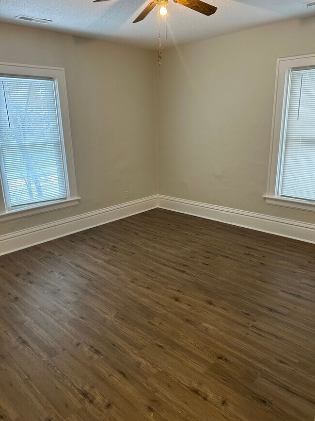 Building Photo - 511 N Penn Ave