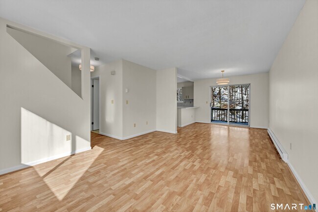 Building Photo - 925 Oronoke Rd