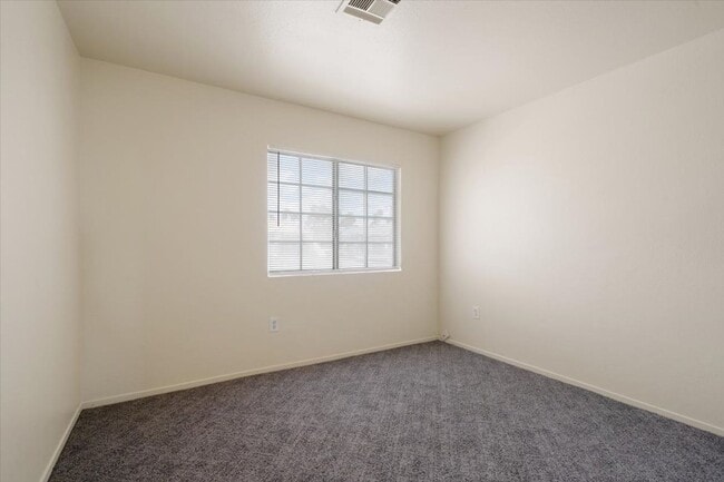 Building Photo - 2576 Silver Shadow Dr