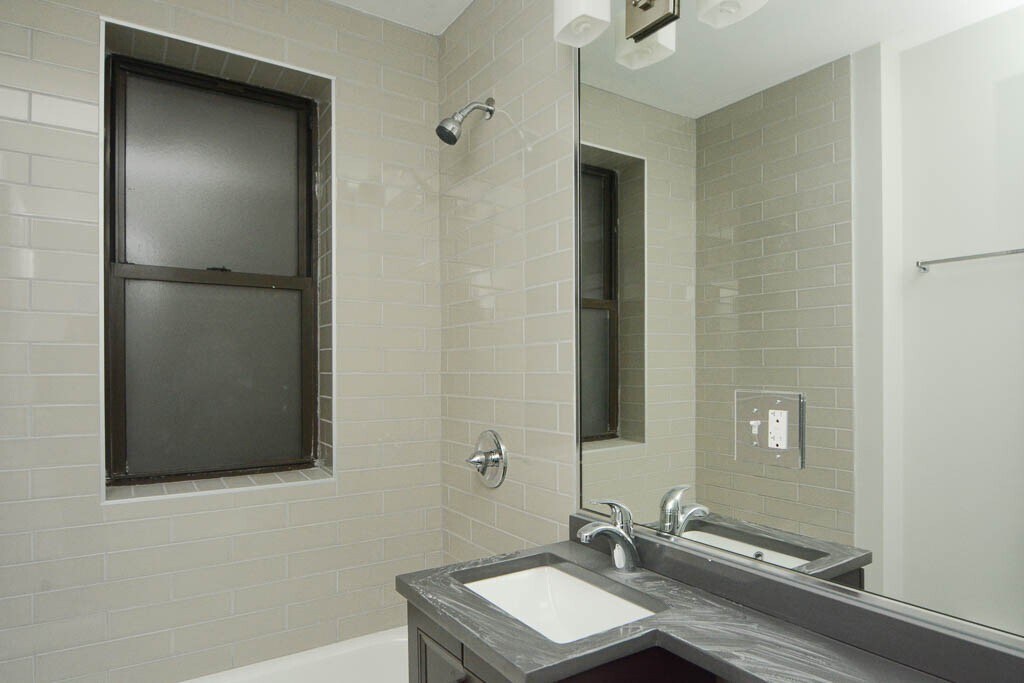 Building Photo - 432.5 W Belden Ave