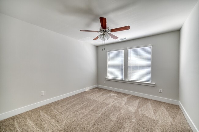 Building Photo - 109 S Grassland Rd