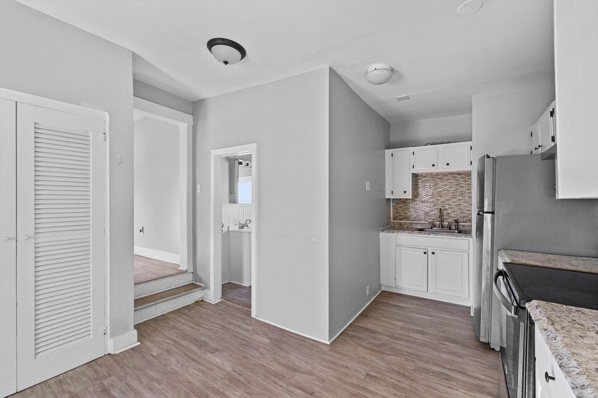 Building Photo - 49 S Hamilton St