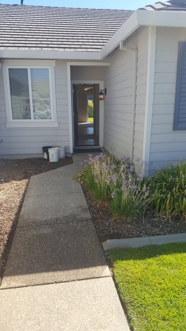 Building Photo - 4 Bedroom Home