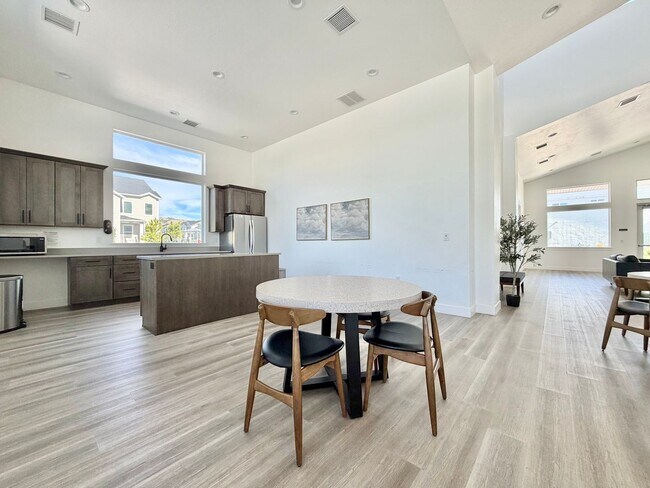 Building Photo - 3BR Condo in The Exchange | Garage, Pool & Minutes to Silicon Slopes