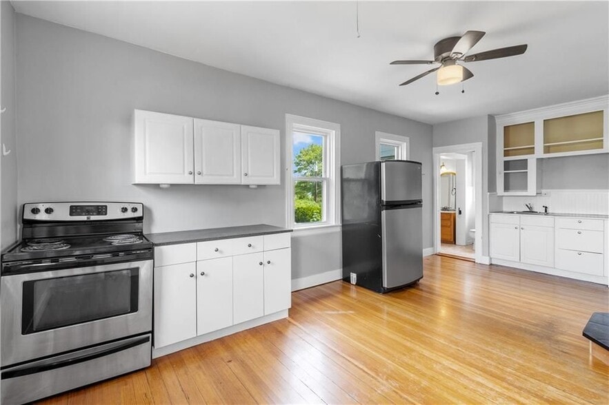 Building Photo - 291 Maple Ave