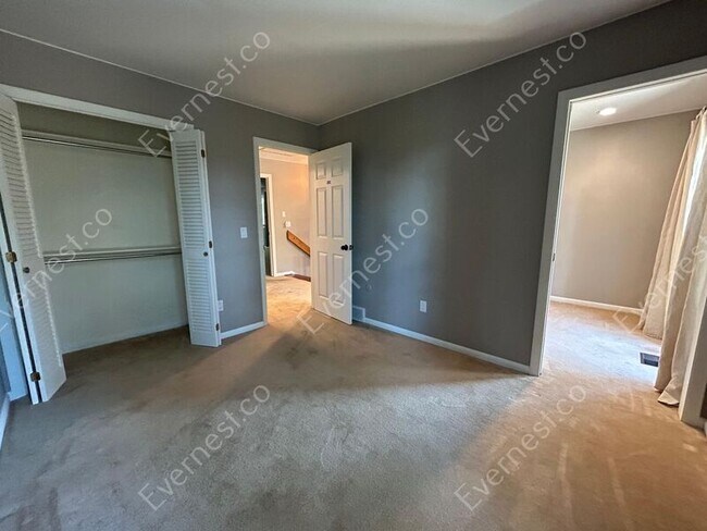 Building Photo - 4891 W Chippewa Dr