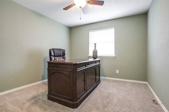 Building Photo - 2906 Sharpview Ln