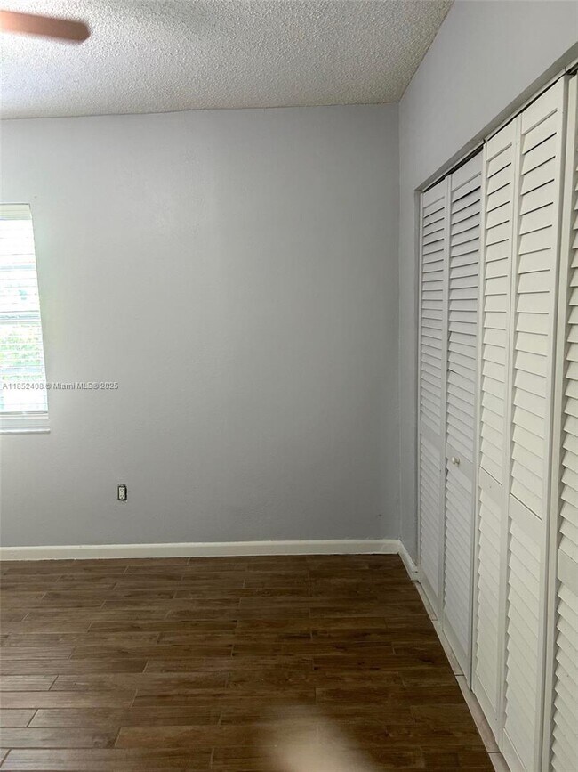 Building Photo - 5321 SW 67th Ave