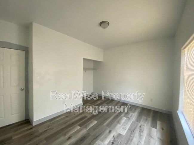Building Photo - 1547 1/2 Grand Ave