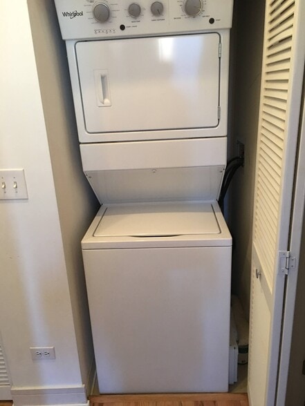 in unit washer and dryer - 950 W Monroe St