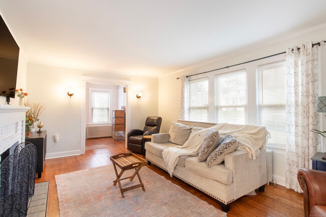 Building Photo - 315 S Orchard St