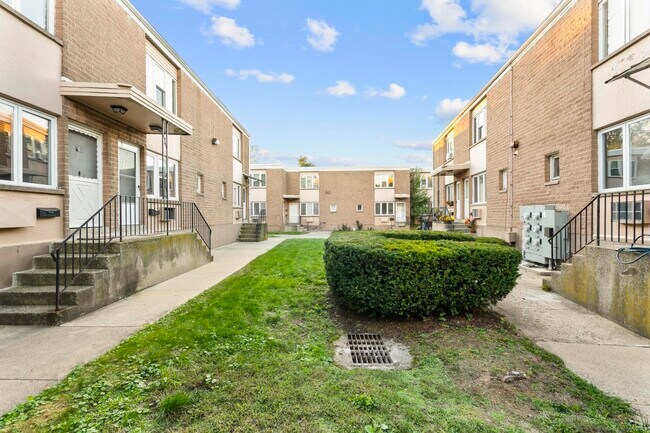 Building Photo - 120 Wooster St