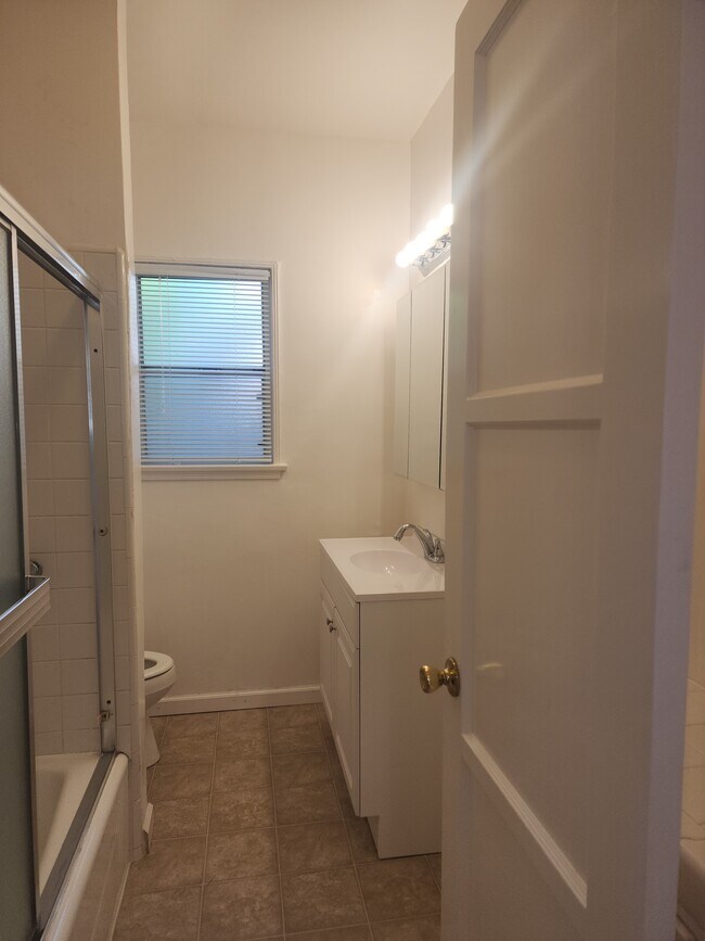 447 OAK APT H BATHROOM - 447 N Oakhurst Dr
