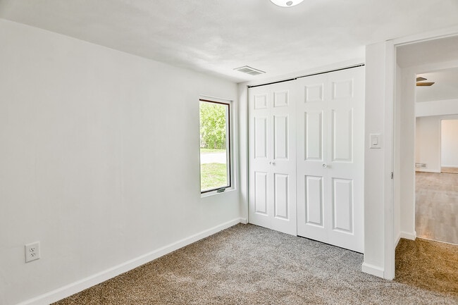 Building Photo - 402 Marquette Rd