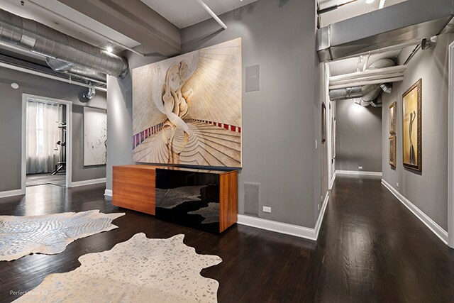 Building Photo - 412 S Wells St