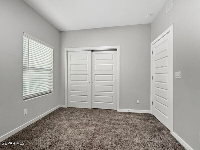 Building Photo - 12622 Amesbury