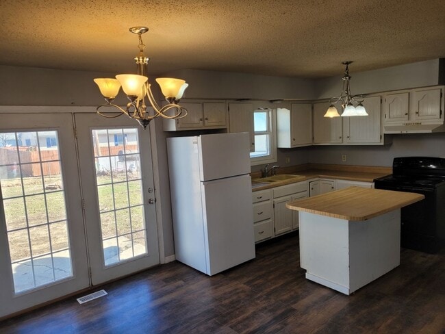 Building Photo - Beautiful 3br Home Near Park!