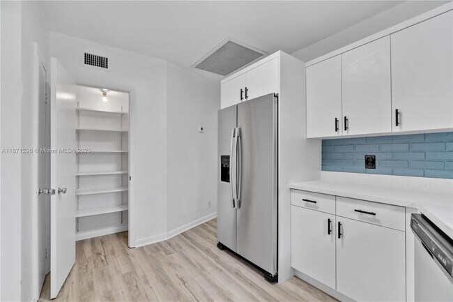 Building Photo - 7500 SW 75th St