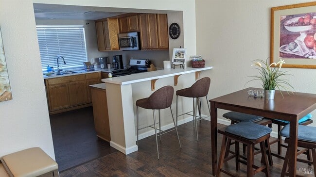 Building Photo - 702 Daniels Ave