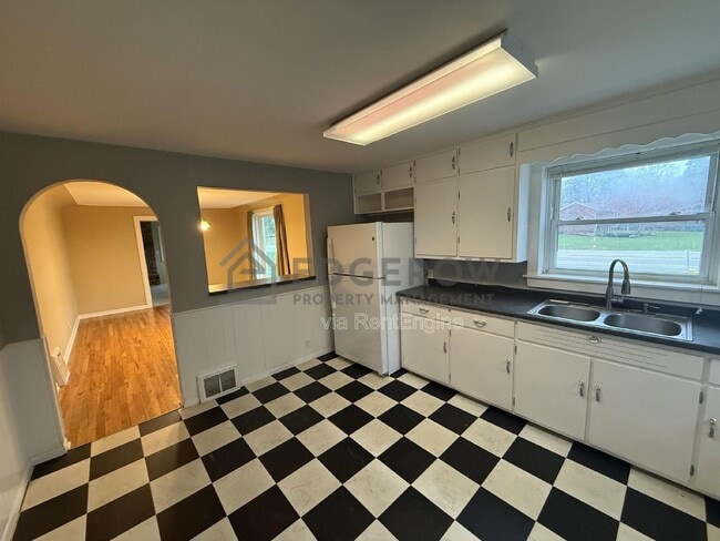 Building Photo - 1585 Wilson Ave SW