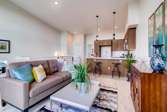 Building Photo - Skyland Townhome just outside of Downtown!...