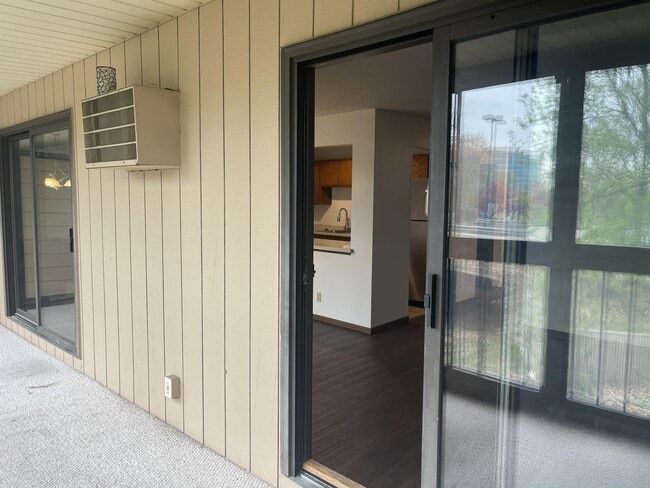 Building Photo - 5607 Green Cir Dr