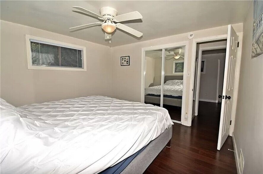 Building Photo - 216 Mira Ave