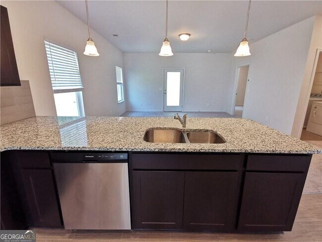 Building Photo - 168 Marion Dr
