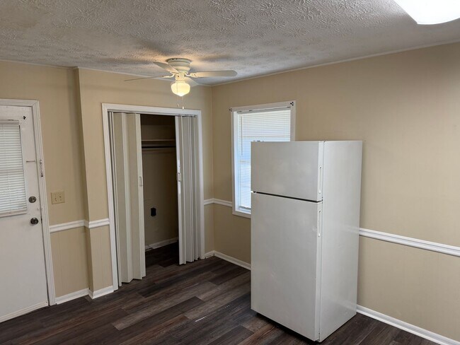 Building Photo - r410