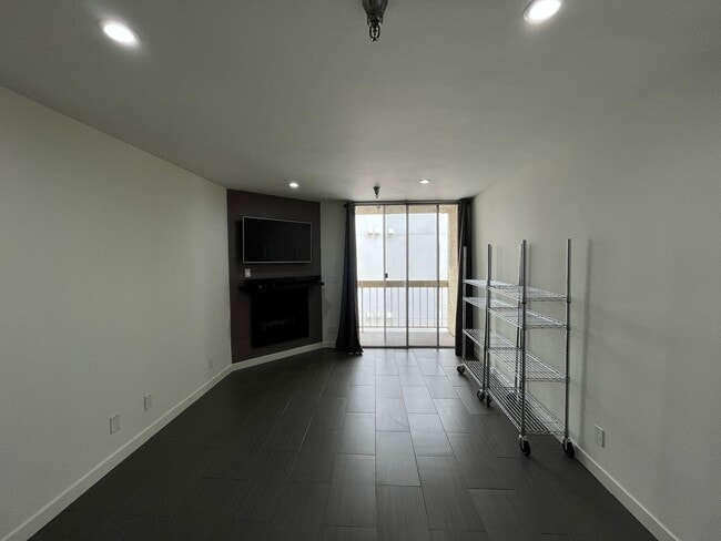 Building Photo - MOVE-IN READY, NoHo Arts 1+1, upgraded con...