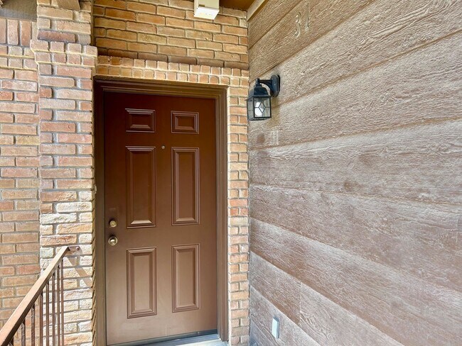 Building Photo - 201 Martingale