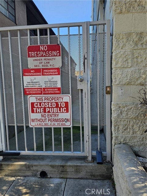 Building Photo - 214 S Alexandria Ave