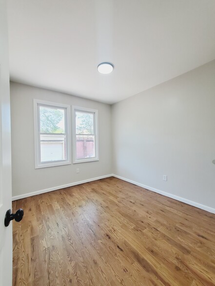 Building Photo - 457 Garfield Ave