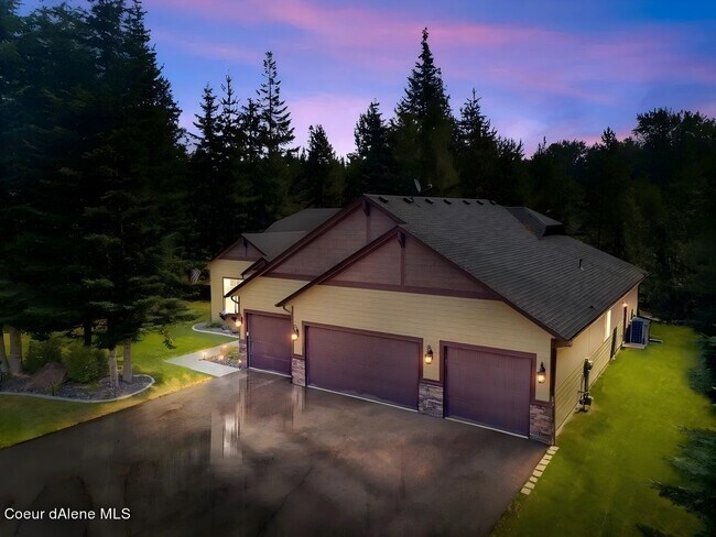 Building Photo - Pebble Creek