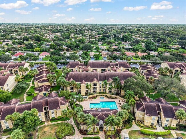 Building Photo - 875 Riverside Dr